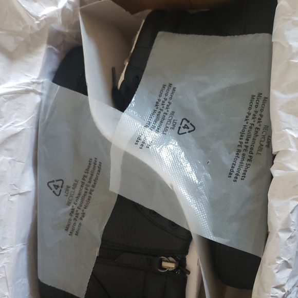 New! Ugg Olli High Top Leather Sneaker - Picture 10 of 15